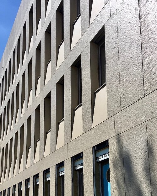 GCSC GIESSEN
Ein Teil der #Fassade ist nun ausgerüstet. Das Spiel aus Licht und Schatten wird durch die ... GCSC GIESSEN
Ein Teil der #Fassade ist nun ausgerüstet. Das Spiel aus Licht und Schatten wird durch die ...